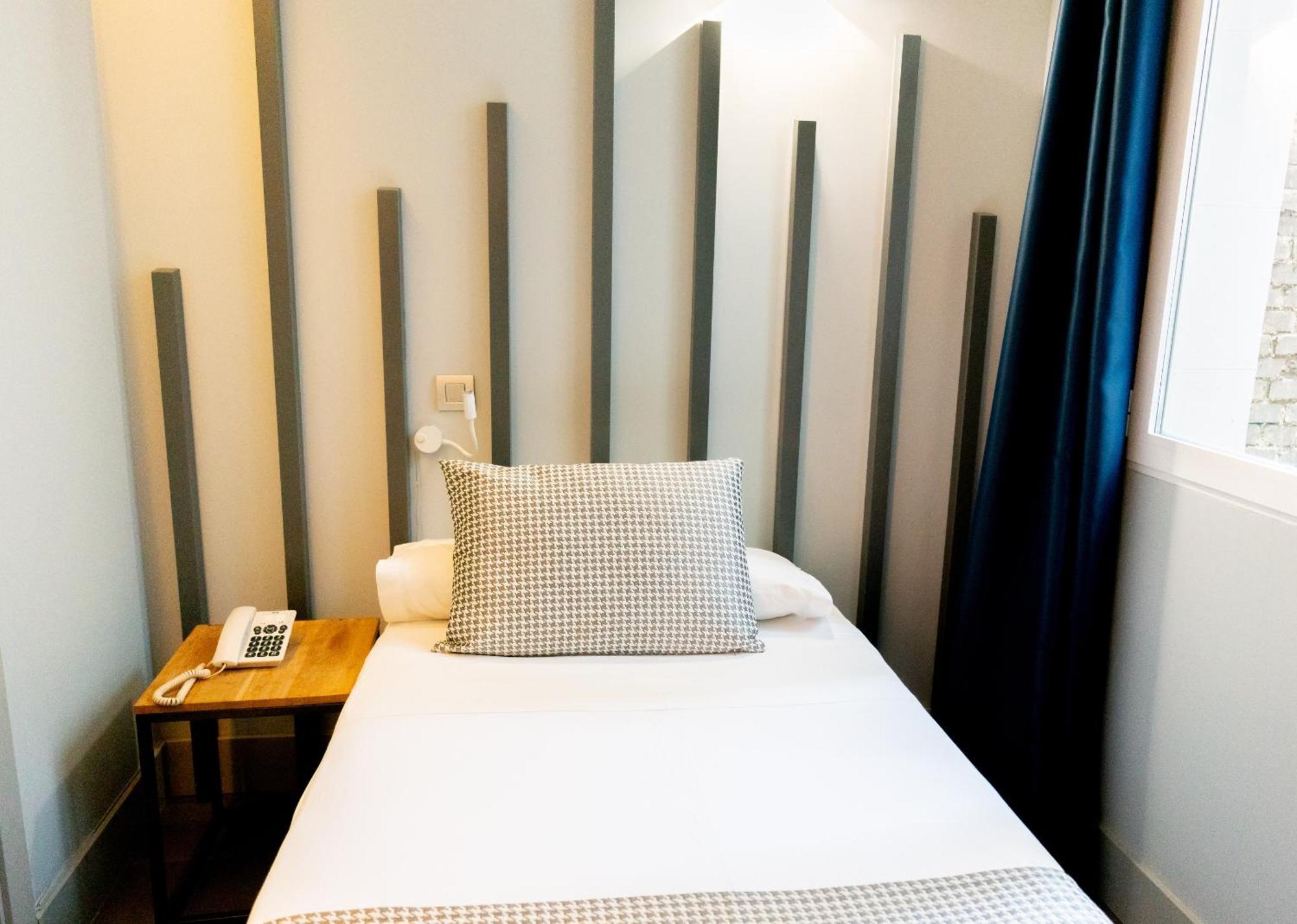 Carmen-gran Via Hostel